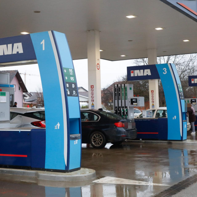 Ilustracija, Inina benzinska crpka