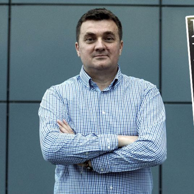 Nikola Kajkić; u pravokutniku: naslovnica srpskih novina Blic