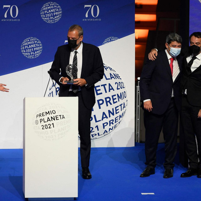 Jorge Diaz, Antonio Mercero i Augustin Martinez na dodjeli Planeta nagrade, koju su dobili za neobjavljeni roman ”La Bestia”