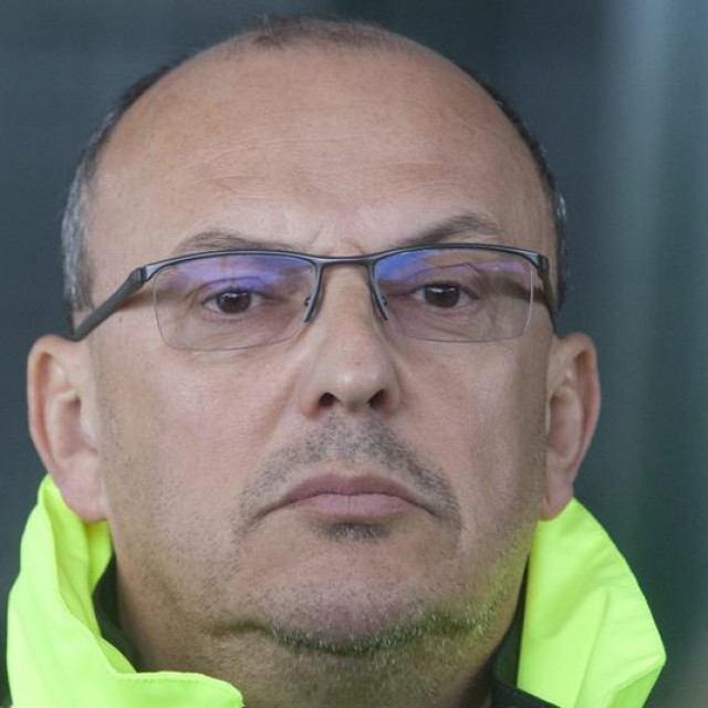 Davor Skroza (desno) više nije direktor varaždinske Čistoće, ali ima zajamčenu plaću; u crvenom pravokutniku: ugovor