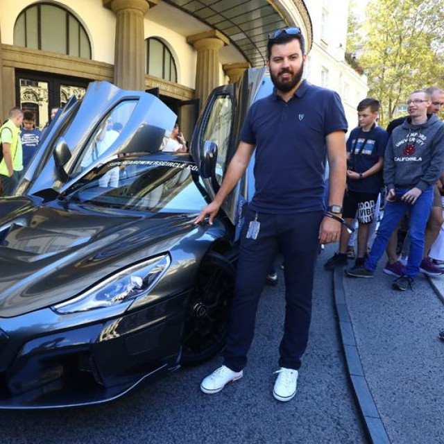 Ariana Vela, Mate Rimac