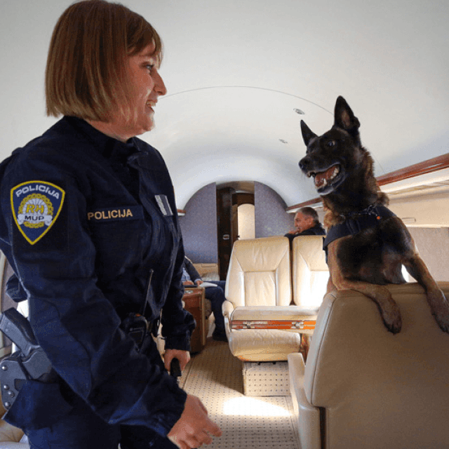 Reportaža iz Zračne luke Franjo Tuđman s timom carinika koji hvataju krijumačare drogom