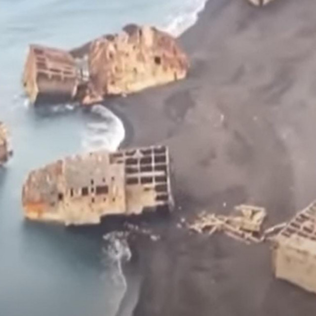 Olupine brodova iz bitke za Iwo Jimu