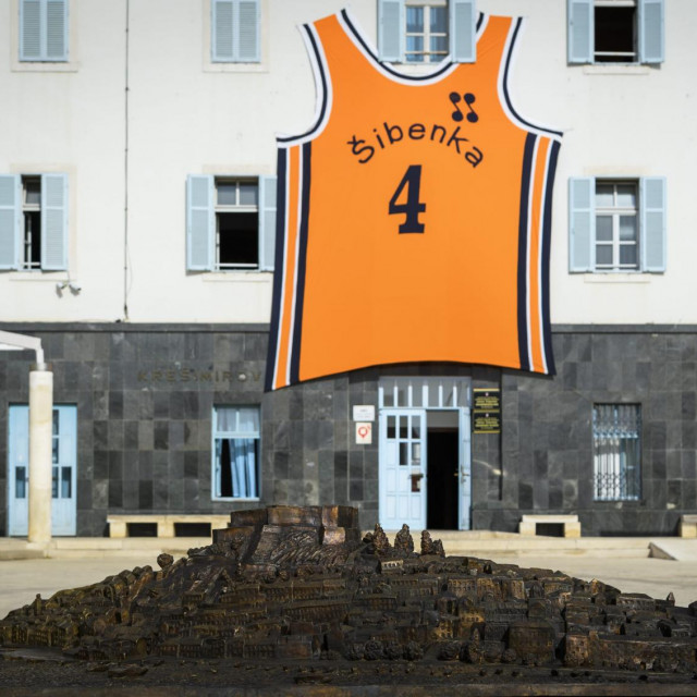Dres Dražena Petrovića u Šibeniku