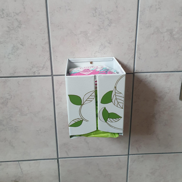 Higijenske potrepštine u toaletima škole