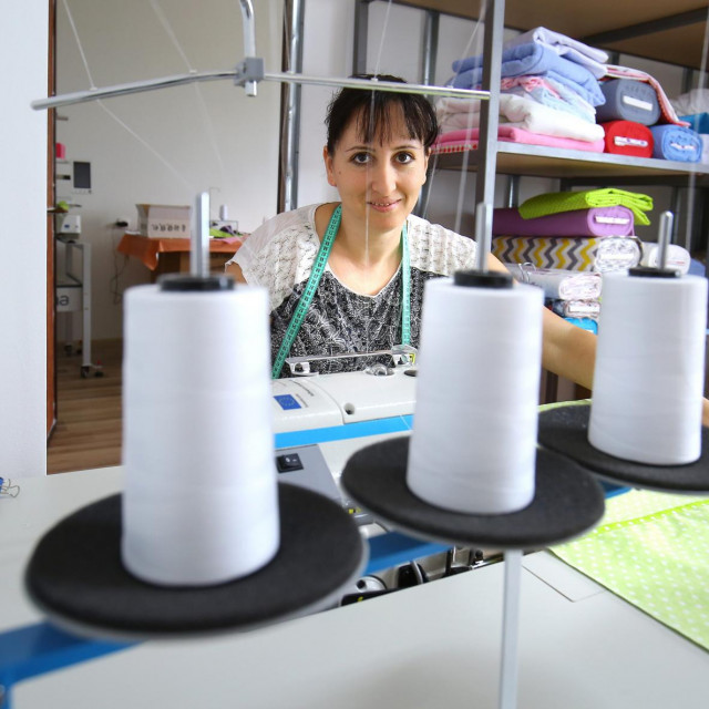 'Najviše naših proizvoda ide put Splita, Knina, Ražanca i okolnih mjesta, a većinom koristimo domaće pamučne materijale', kaže 37-godišnja Sanja