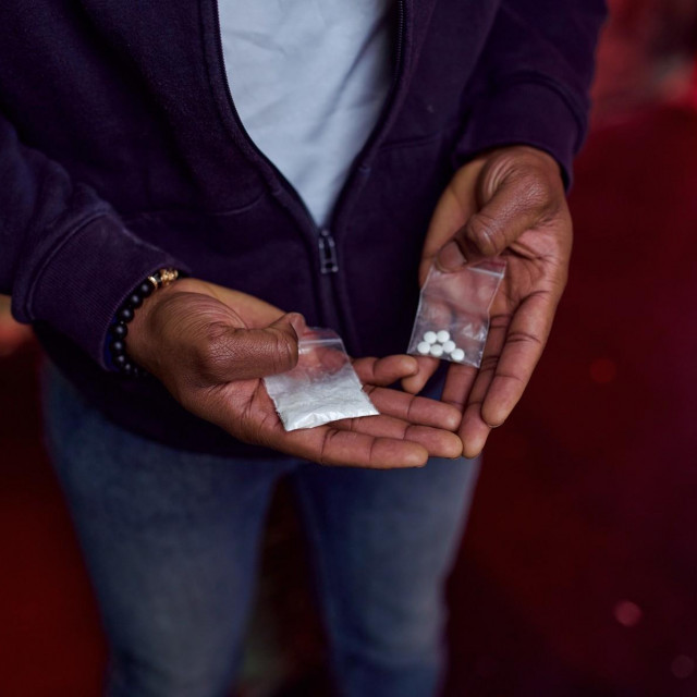 Ilustracija, tablete i prah