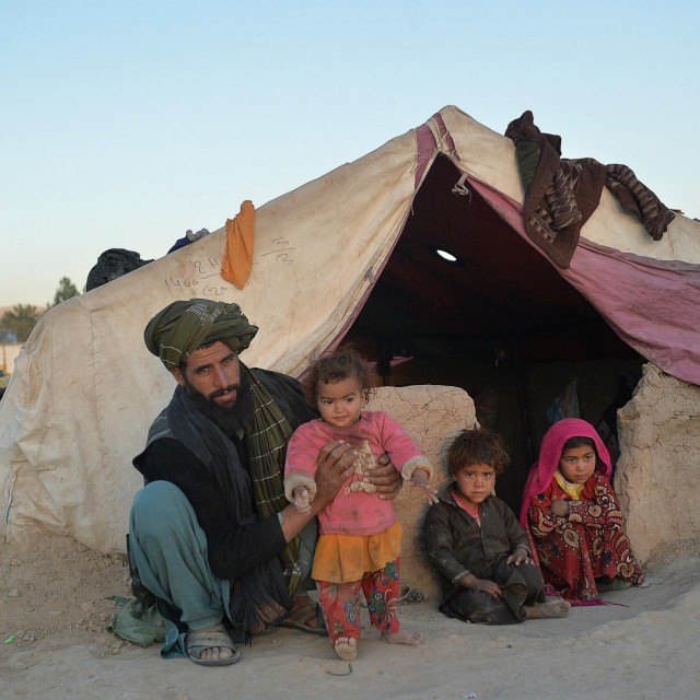 Malo imućniji susjedi za one najsiromašnije sačuvaju korice kruha da prehrane djecu