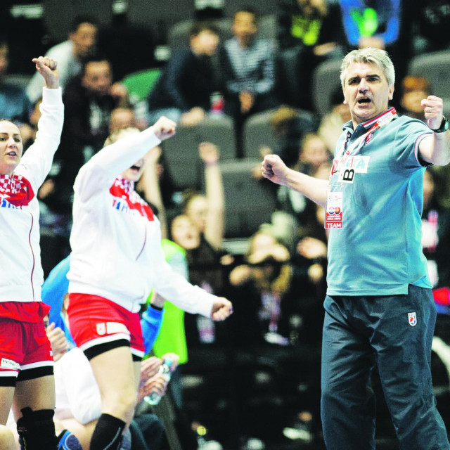 Goran Mrđen 2016. na klupi Hrvatske