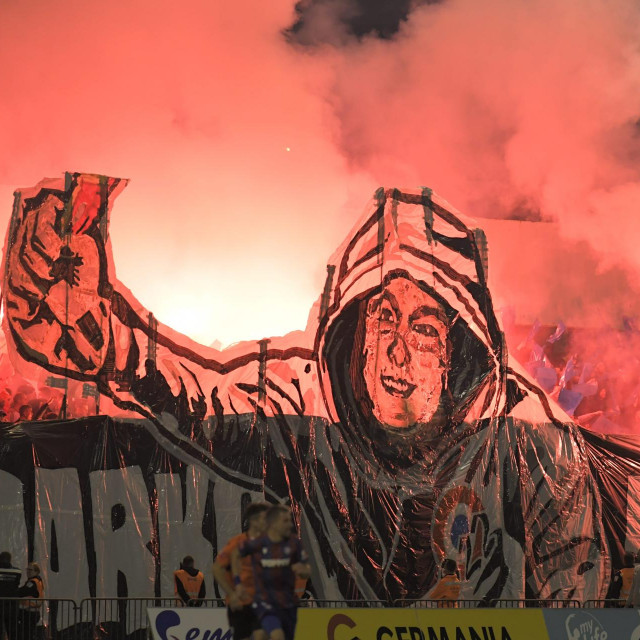 Bakljada Torcide na utakmici protiv Gorice