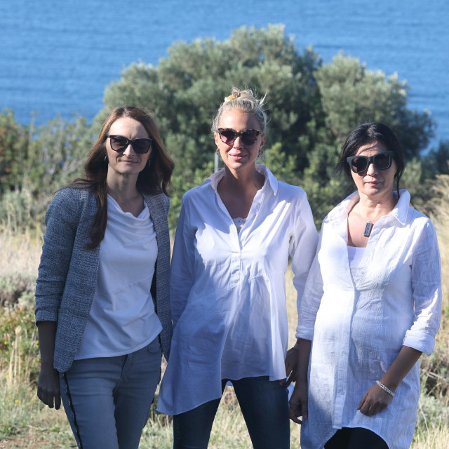Ivana Pozaić, Adela Duboković i Manuela Antičević iz LAG-a Škoji