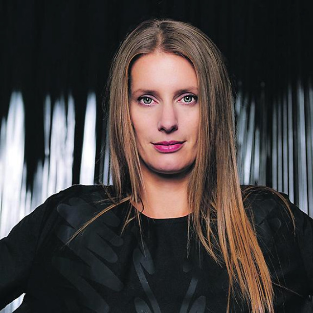 Sonja Moonear