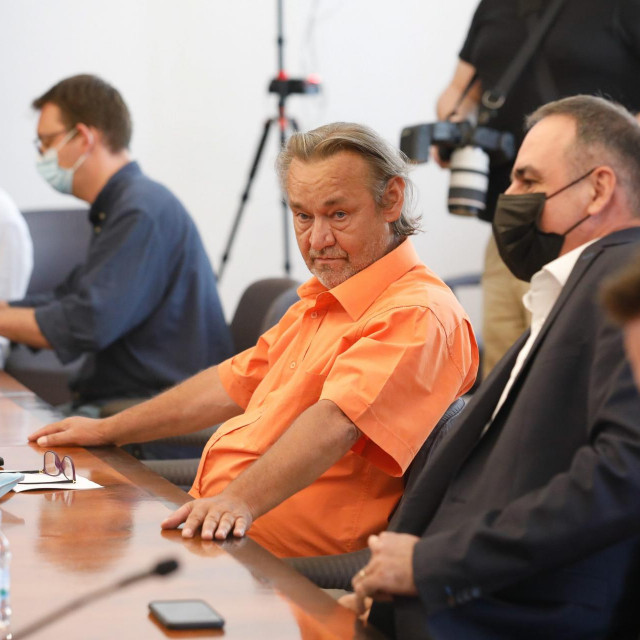 Mladen Čutura (u sredini)