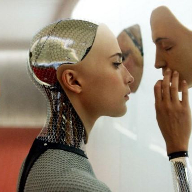 Prizor iz filma Ex machina