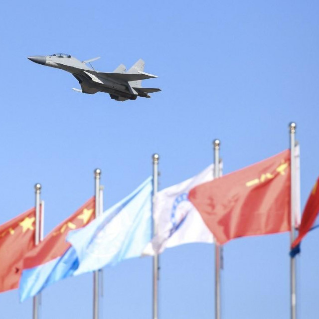 kineski ratni avion J-16