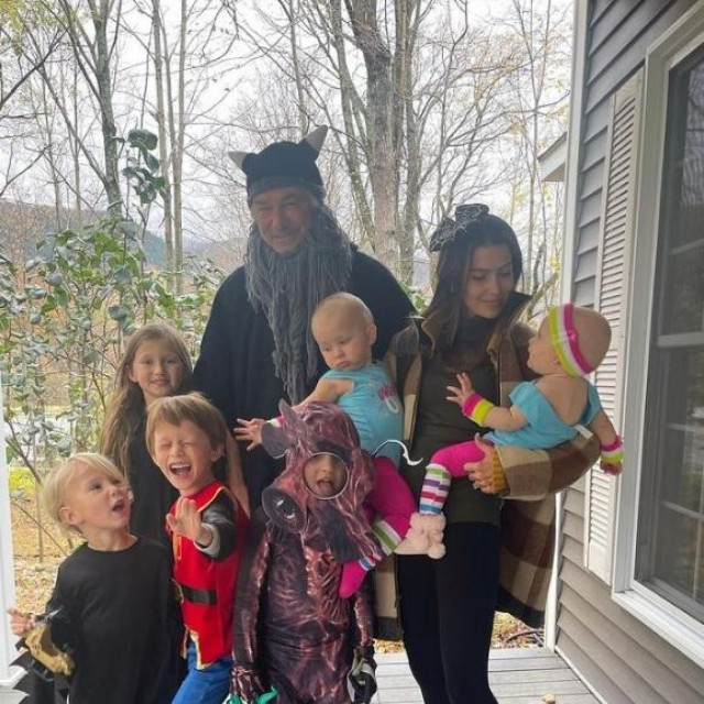 Alec i Hilaria Baldwin s djecom