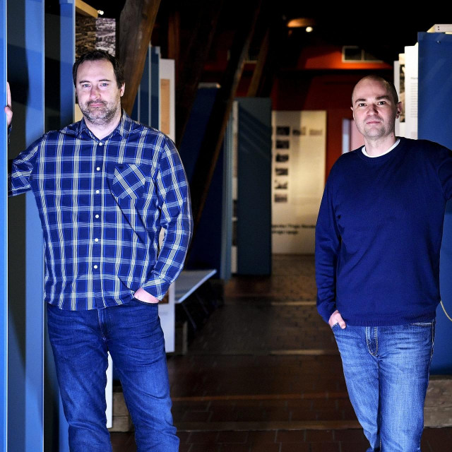 Izložba pod nazivom Trnje - prostor i ljudi u Muzeju grada Zagreba.
Na fotografiji: autori koncepcije izložbe Kristian Strukić i Goran Arcabić.
 
