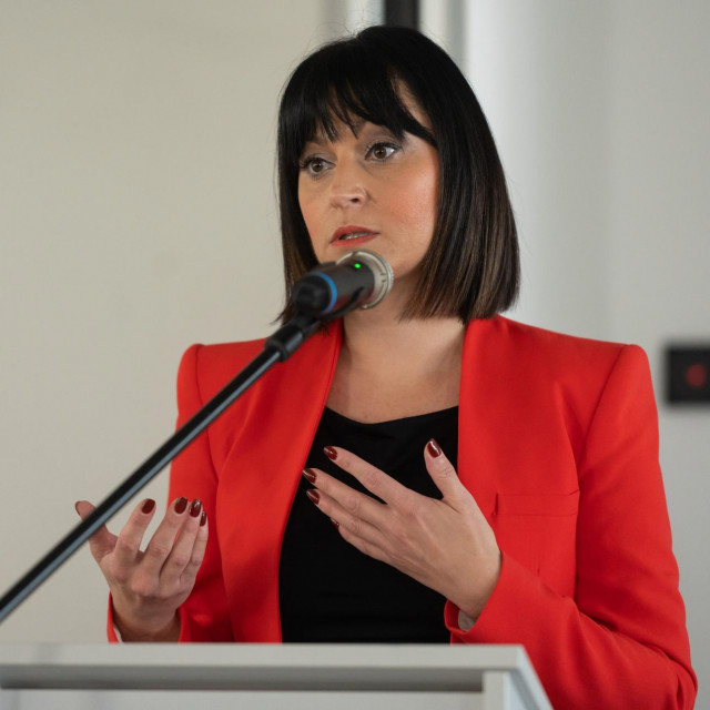 Ministrica Natasa Tramišak
