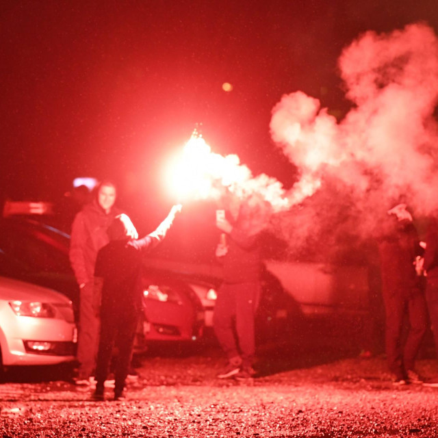 Navijači Dinama sinoć su karuselom proslavili 35. rođendan, a danas će s Modrima probati izboriti proljeće u Europi