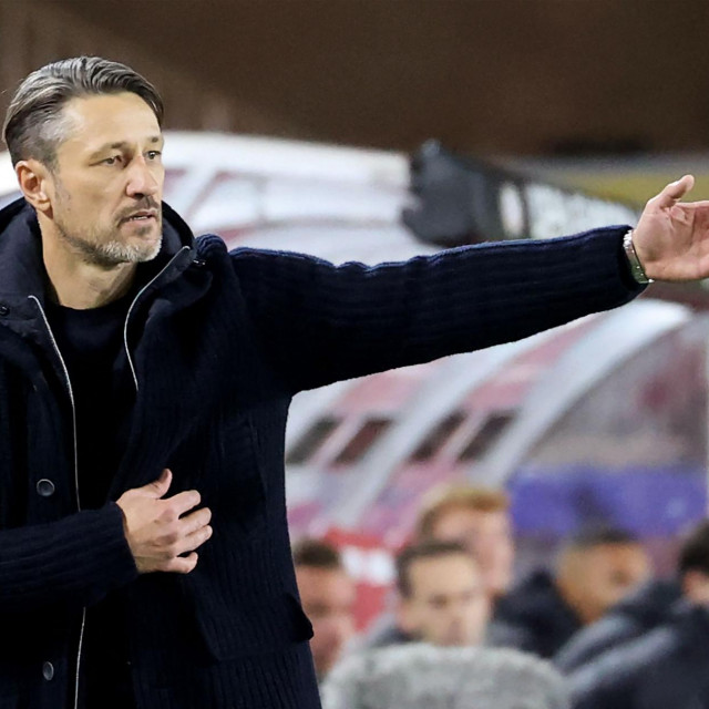 Monaco's Croatian head coach Niko Kovac reacts during the UEFA Europa League Group B football match between AS Monaco and PSV Eindhoven at the Louis II Stadium in Monaco on November 4, 2021. (Photo by Valery HACHE/AFP)

