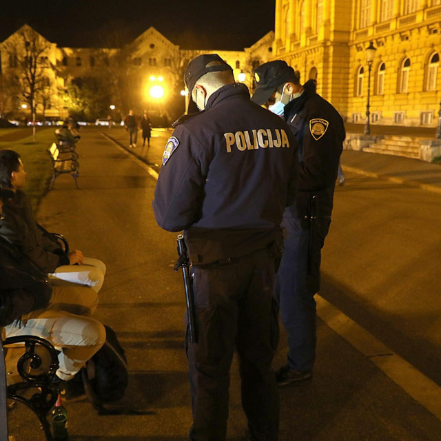 Policajci na intervenciji kod HNK
