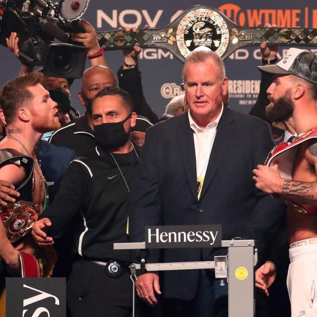 Saul Canelo Alvarez vs. Caleb Plant
