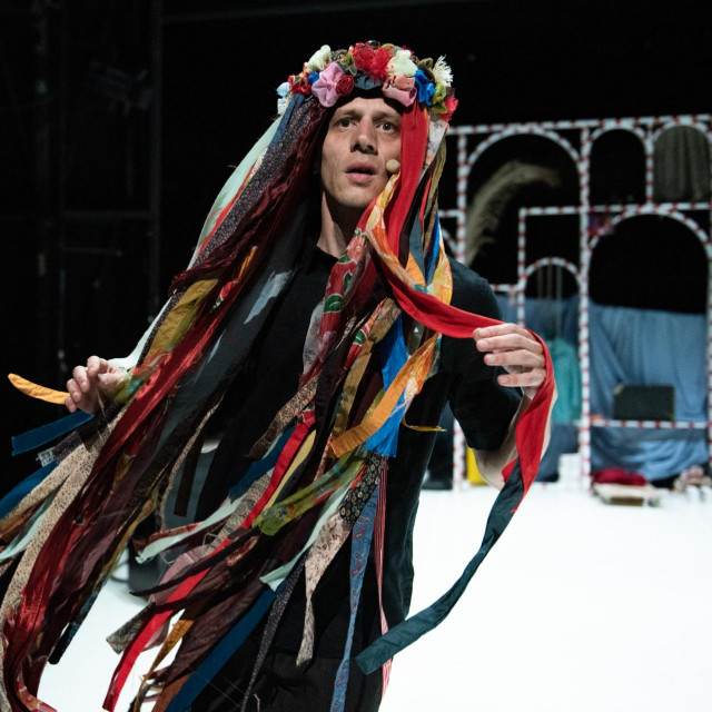 Predstavu ”Sad Sam Matthäus”, drsko raskošnu i nonšalantno skupu, Ferlin je producirao uz potporu austrijskih, francuskih, hrvatskih i slovenskih institucija i festivala, a igra je diljem Europe.
