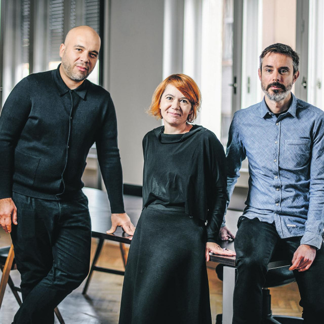 Novi predsjednik Udruženja hrvatskih arhitekata Roman Šilje (lijevo), dopredsjednica Maja Furlan Zimmermann (u sredini) i dopredsjednik Vanja Rister (desno)