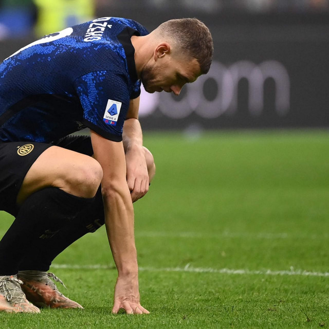 Edin Džeko se ozlijedio na susretu s Milanom i upitan je za utakmice reprezentacije
