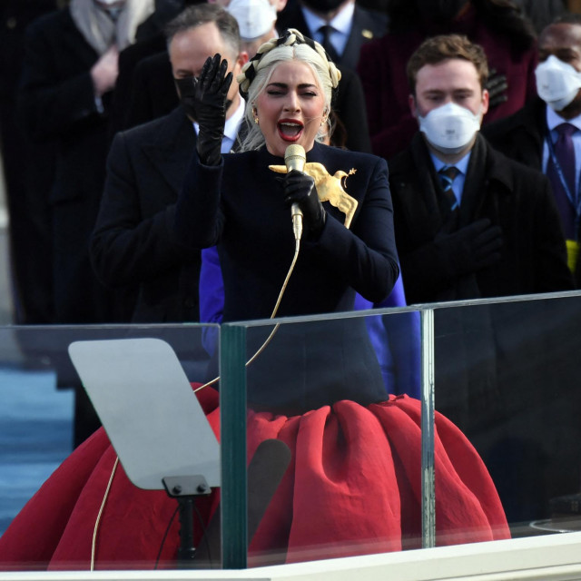 Lady Gaga tijekom nastupa na inauguraciji
