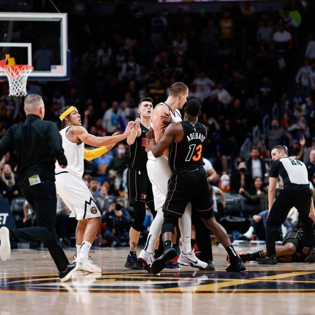 Nikola Jokić se sinoć sukobio s Markieffom Morrisom
