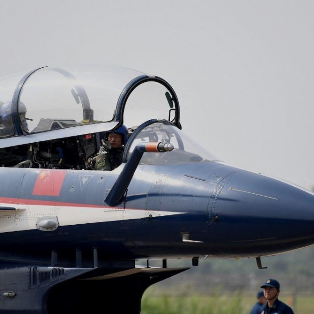 Ilustracija, kineski vojni zrakoplov
