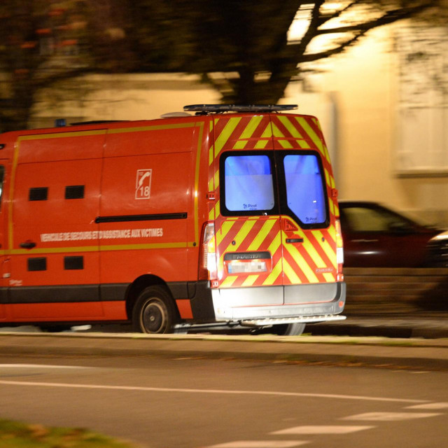 Vatrogasno vozilo u kojemu je odvedena nestala Francuskinja, u gradu Sable-sur-Sarthe, 10 kilometara od mjesta nestanka
