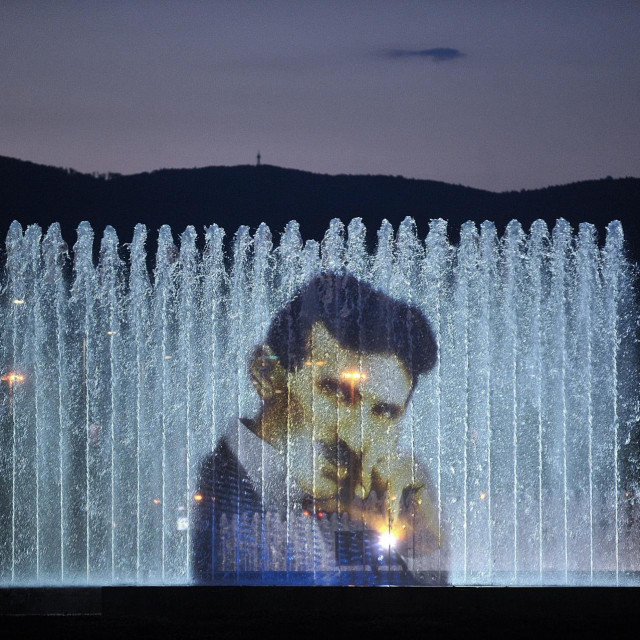 Grad je tvrdio da s tvrtkom Kristal bazeni fontane nikad nije bio u poslovnom odnosu
