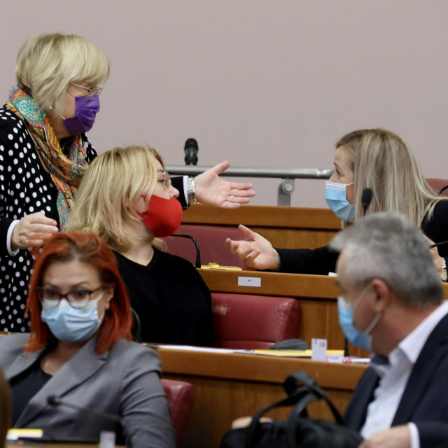 Anka Mrak Taritaš, Mirela Ahmetović
