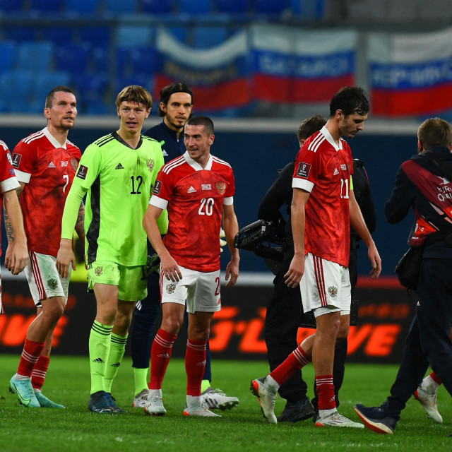 Russia's players celebrate after the FIFA World Cup Qatar 2022 qualification football match between Russia and Cyprus in Saint Petersburg on November 11, 2021. (Photo by Olga MALTSEVA/AFP)
