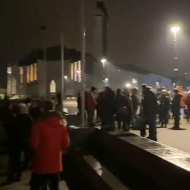 Prosvjed ispred stana Davora Božinovića
