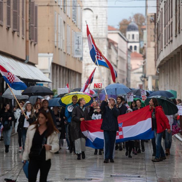 Prosvjed protiv epidemioloških mjera u Zadru
