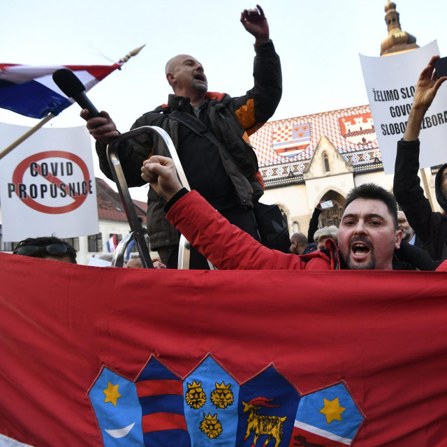 Prosvjed protiv covid potvrda održan na Markovu trgu u Zagrebu
