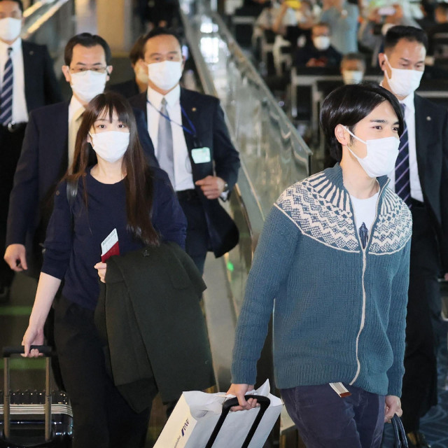 Mako Komuro (lijevo) i Kei Komuro (desno)
