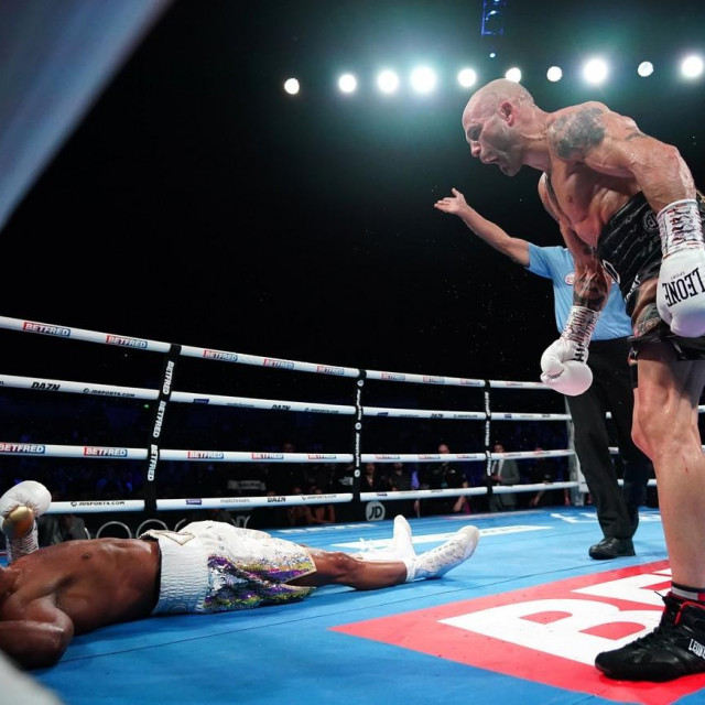 Kiko Martinez vs. Kid Galahad
