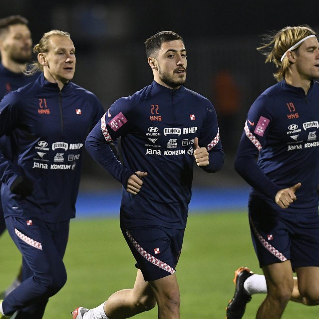 Josip Juranović (u sredini) na treningu Vatrenih
