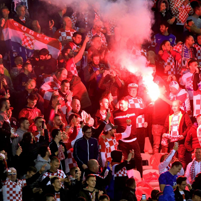 Navijači na utakici Hrvatska - Rusija