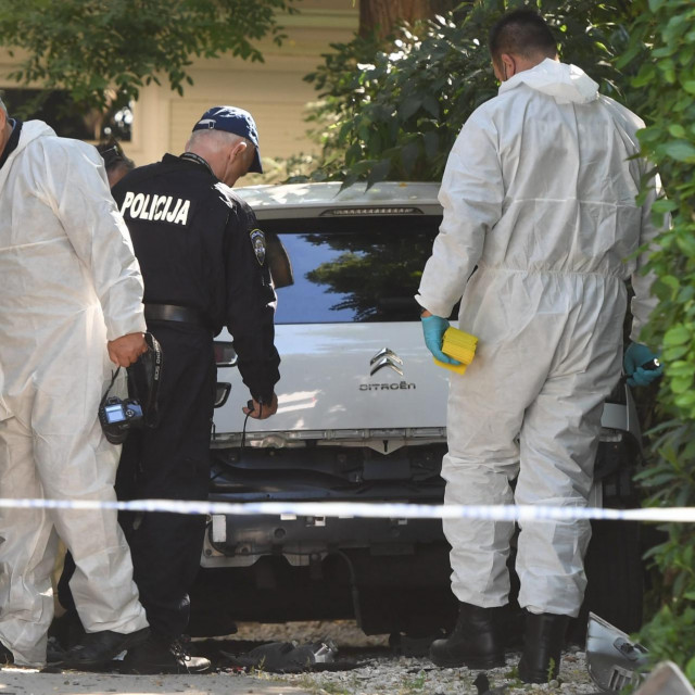 Ilustracija, eksplozija automobila
