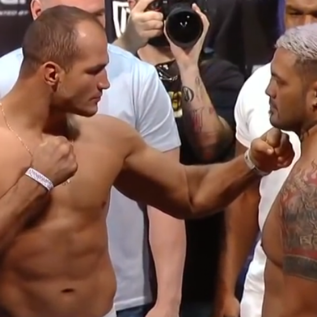 JDS vs. Mark Hunt