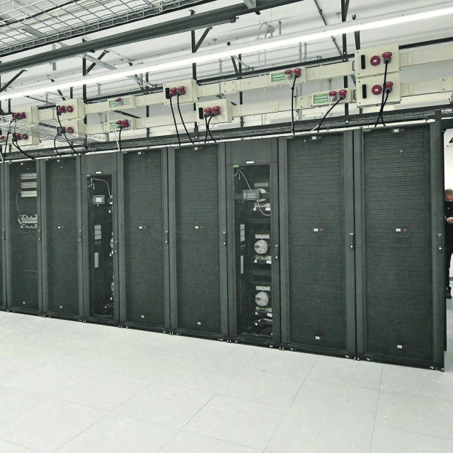 
Novi podatkovni centar ima 208 četvronih metara prostora za IT opremu, a sa svom popratnom infrastrukturom prostire na ukupno 1317 kvadrata
