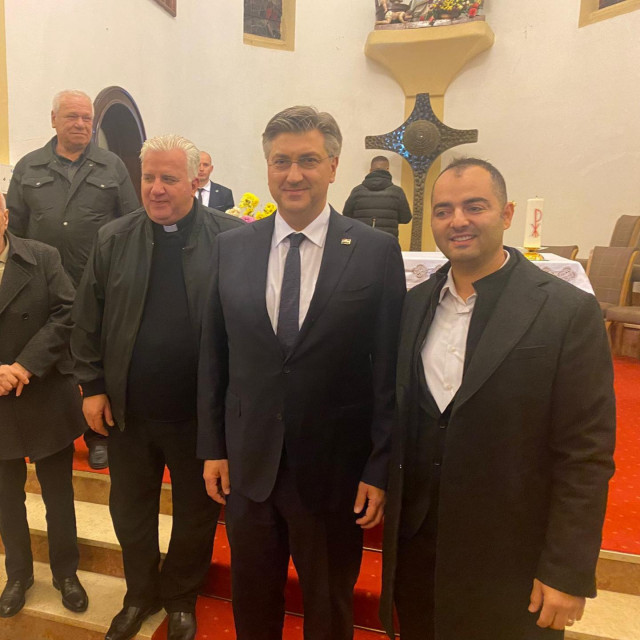 Andrej Plenković s don Matom Palićem
