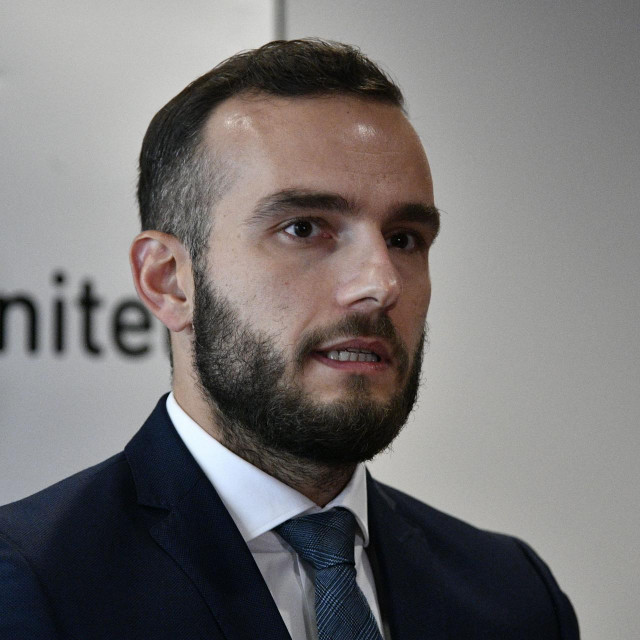 Ministar Josip Aladrović
