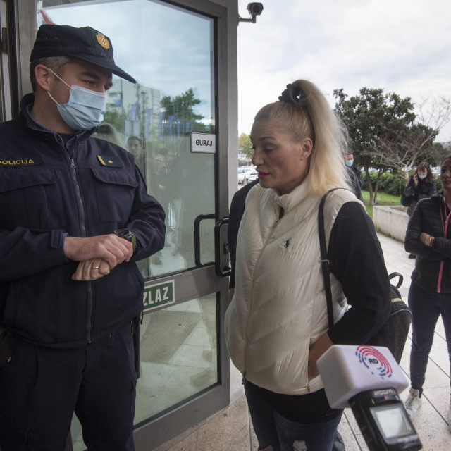 Prosvjed ispred zgrade Policijske uprave u Splitu
