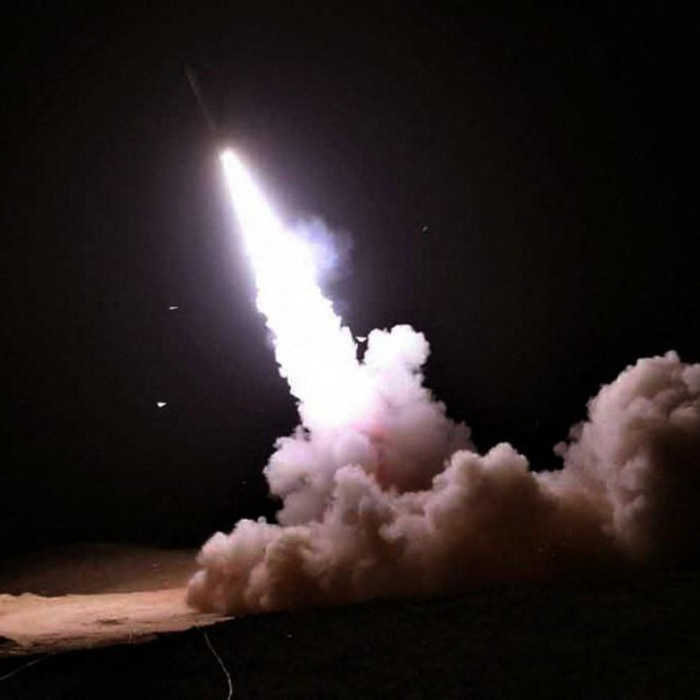 Ilustracija, projektil
